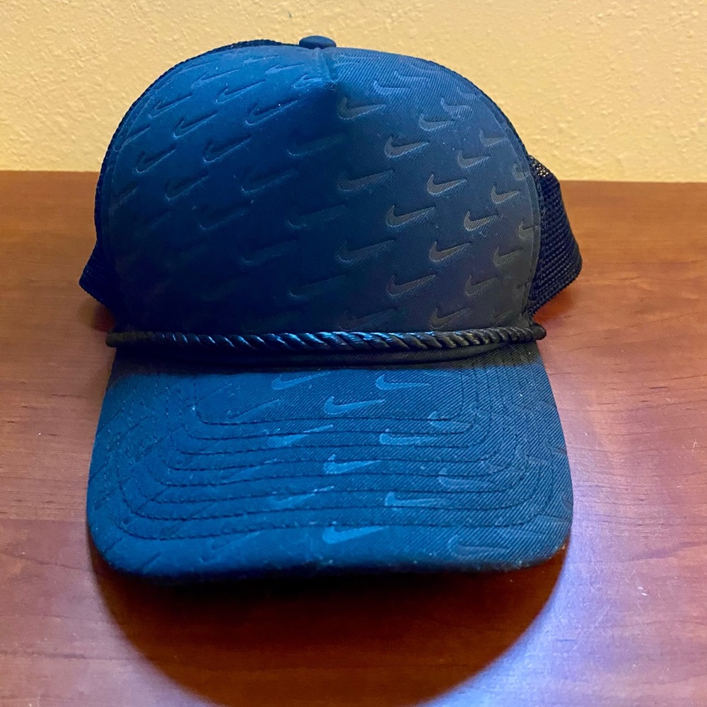 Nike black Mesh Cap